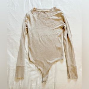 Super soft long sleeve bodysuit. In great condition!